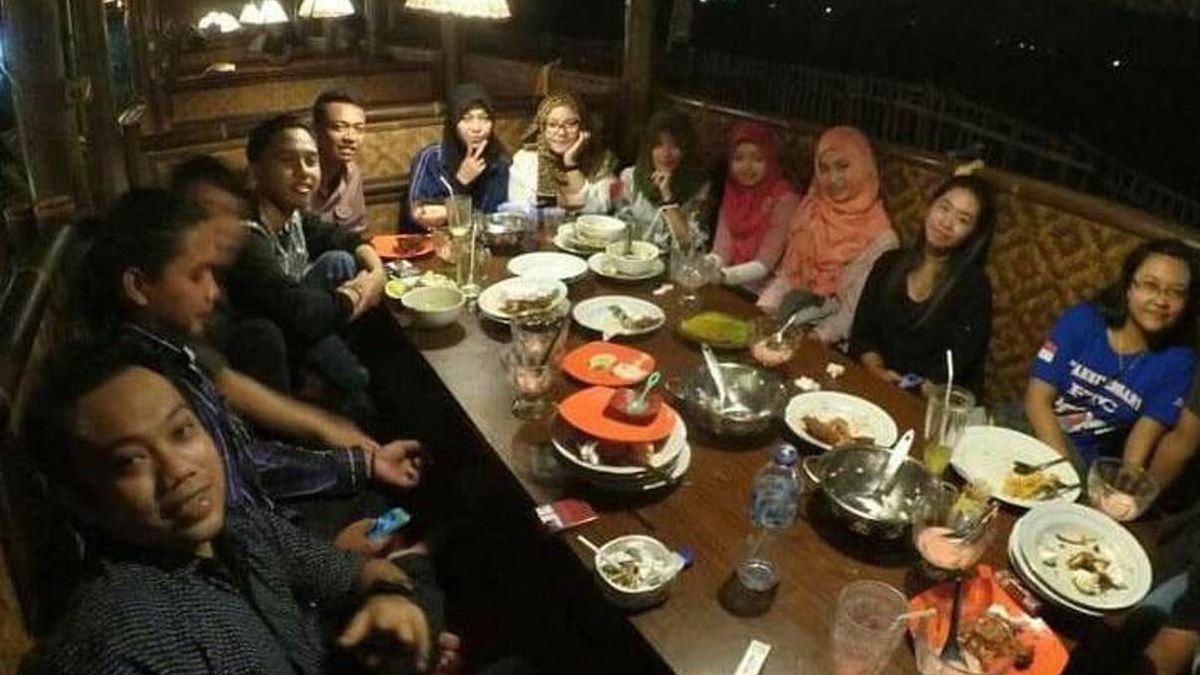 Lesehan 17 (Hn): Santapan Laut yang Menggigit di Jantung Cilacap